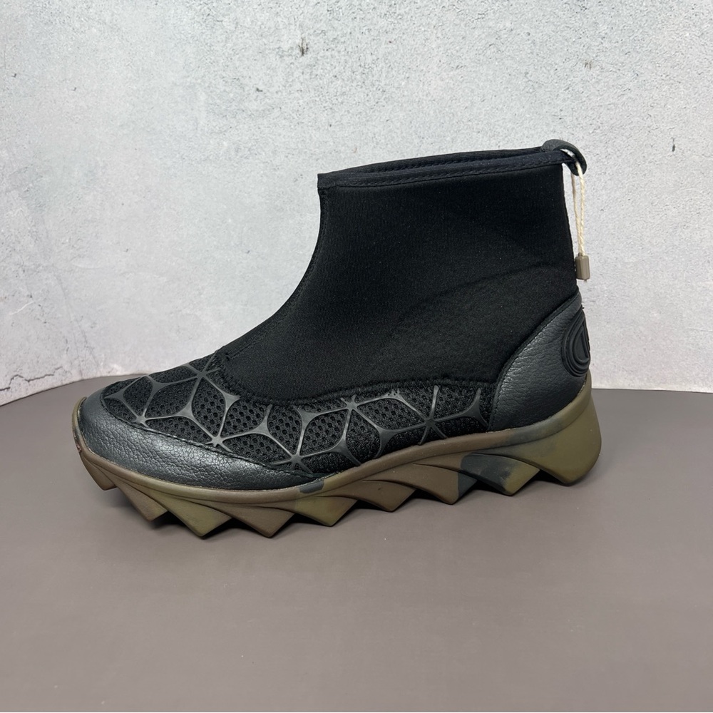 Ras NWOT Hovercraft Sole Pull on Bootie. Size 35.